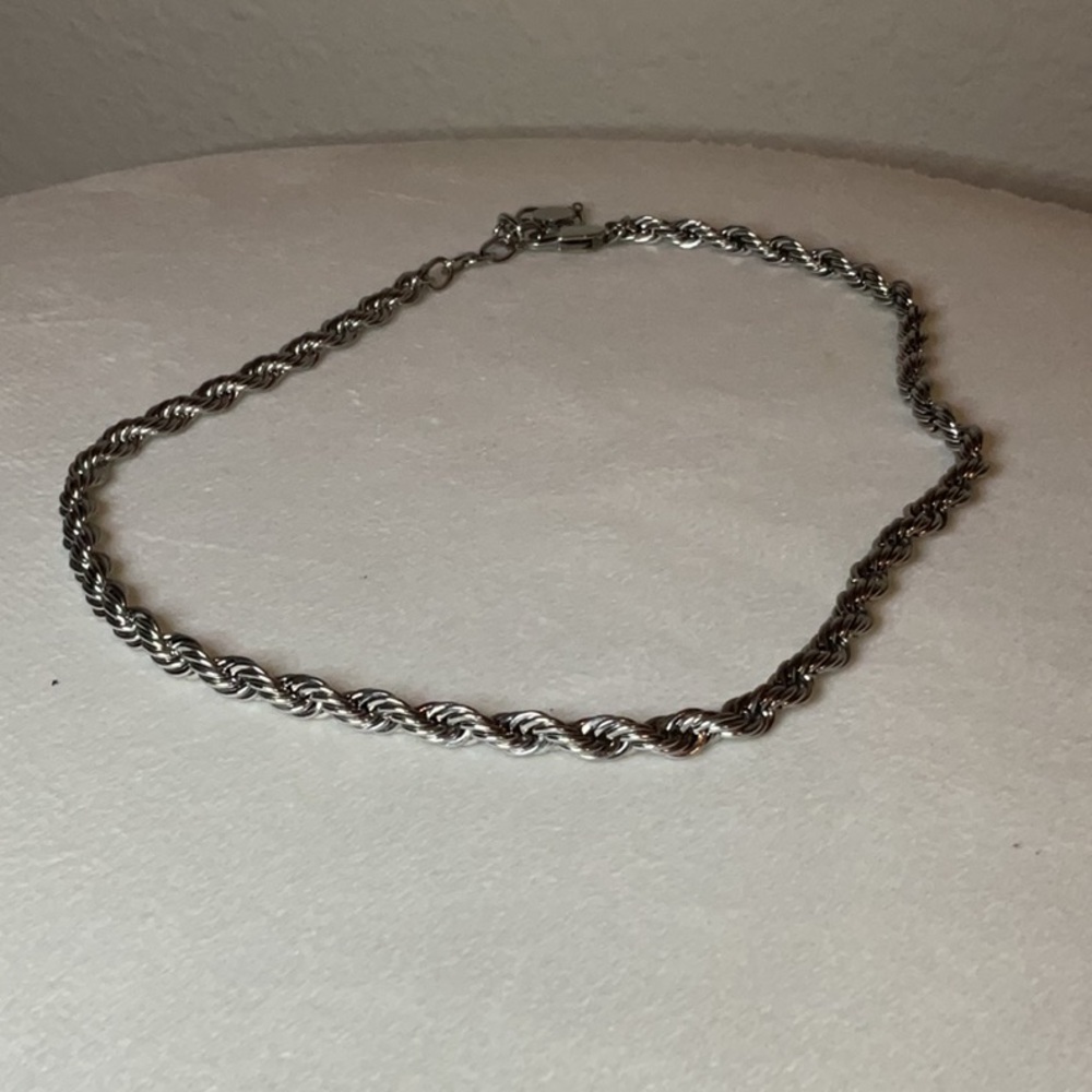 Oma The Label Silver Rope Chain Necklace with Intricate Design